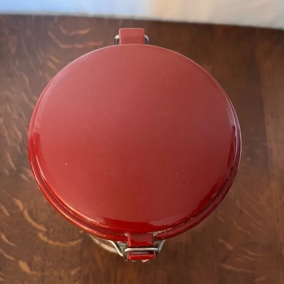 Limited Edition Tim Hortons collector tin. “Skating Pond” Collector series #003 - Picture 6 of 8